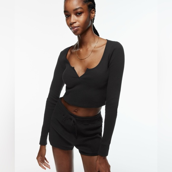 Aritzia TNA thermal scoopneck waffle crop top - Picture 4 of 8